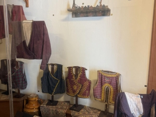 571281008 812288245043628 3731450473858563074 N